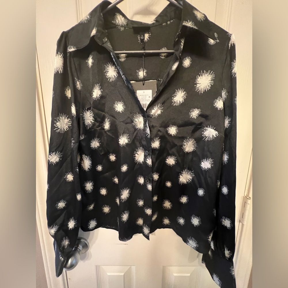 NWT Who What Wear size small black and white dandelion print button up